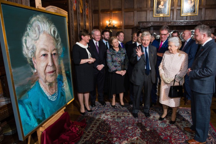 Dr. Christopher Moran, Chairman of Co-operation Ireland, Her Majesty Queen Elizabeth II, and Irish artist Colin Davidson with political leaders, pictured discussing Colin’s portrayal of Her Majesty at Crosby Hall